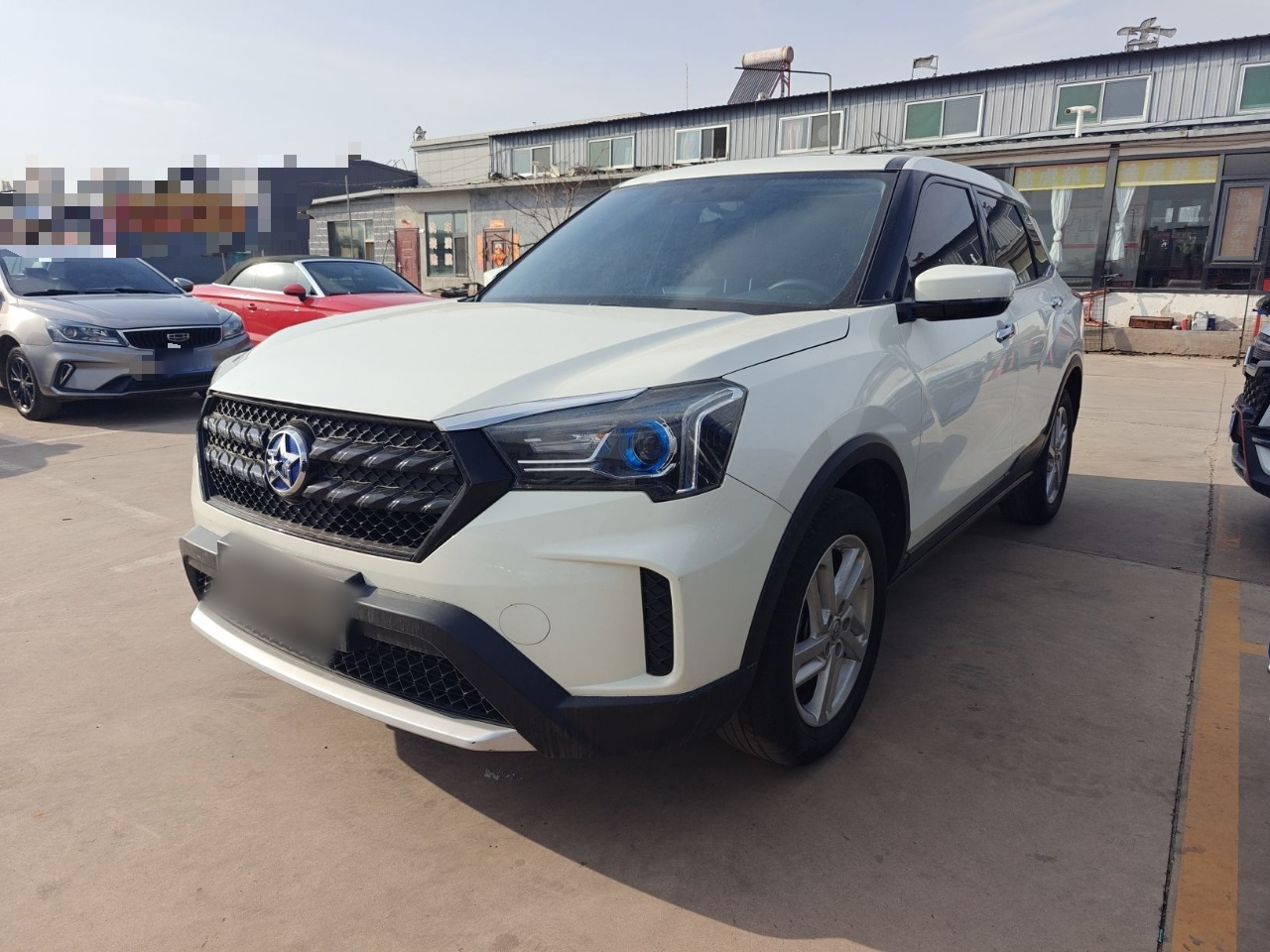 تحت مقدمة السيارة