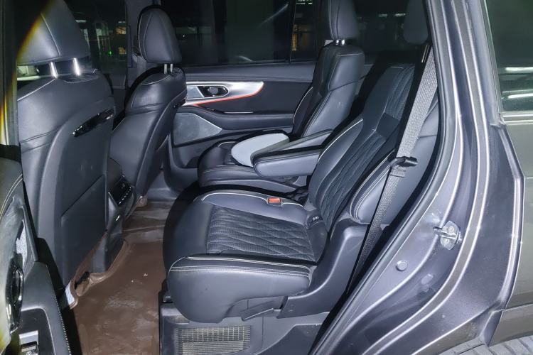 Used GAC Trumpchi GS8 2022 Dual-Engine Series 2.0TM Four-Wheel Drive Prestige Edition (6 Seats) Left Rear Seat