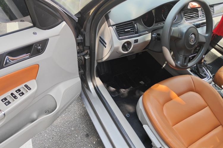 Used Volkswagen Bora 2013 1.6L Automatic Fashion Model