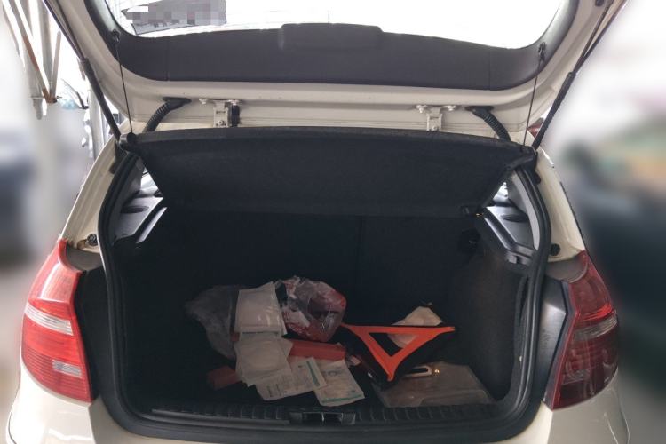 Used BMW 1 Series 2008 120i automatic transmission Trunk