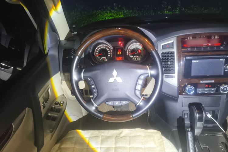 Used Mitsubishi Pajero 2018 V97 3.8L 5-Door GLS Sunroof Dual Differential – Middle East