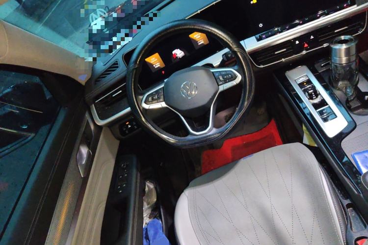 Used Volkswagen Tavendor 2023 330TSI Luxury Touring Edition
