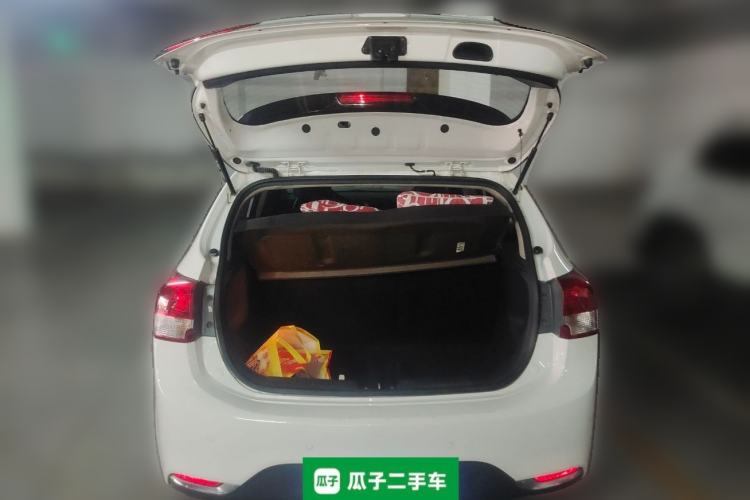 Used Kia K2 2015 Hatchback 1.4L AT GLS Cool Edition Trunk