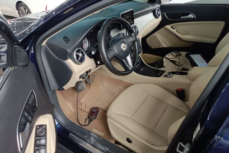 Used Mercedes-Benz GLA 2015 GLA 200 Sport Edition Driver Seat