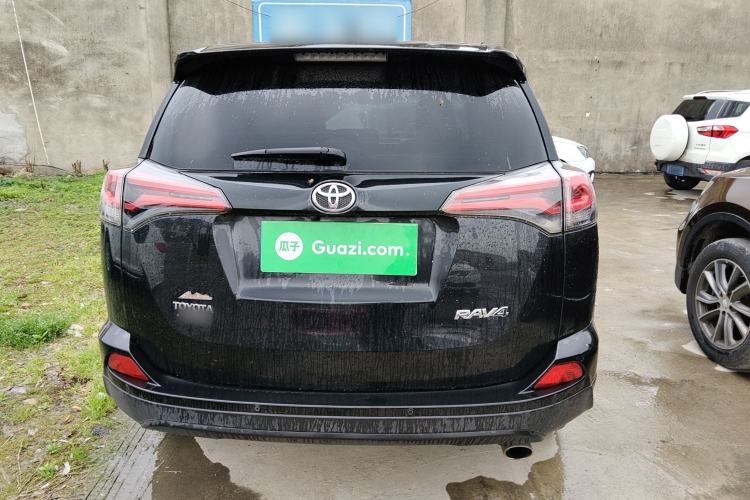 Used Toyota RAV4 2016 2.0L CVT Two-Wheel Drive Fashion Edition China V Standard Rear