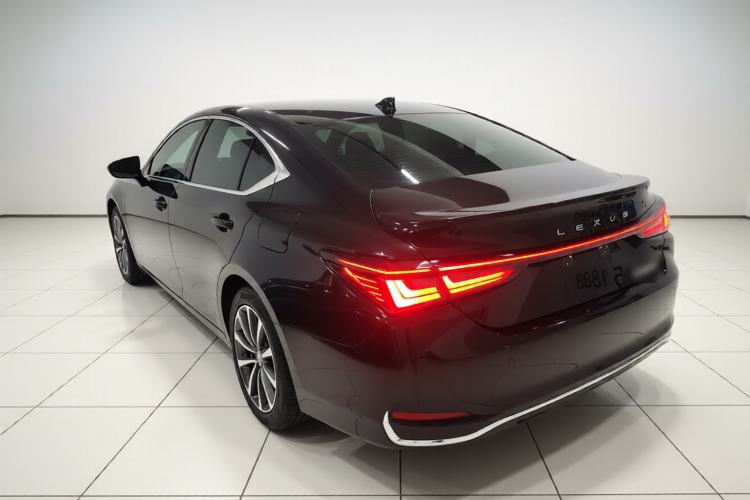 Used Lexus ES 2025 300h Deluxe Edition
