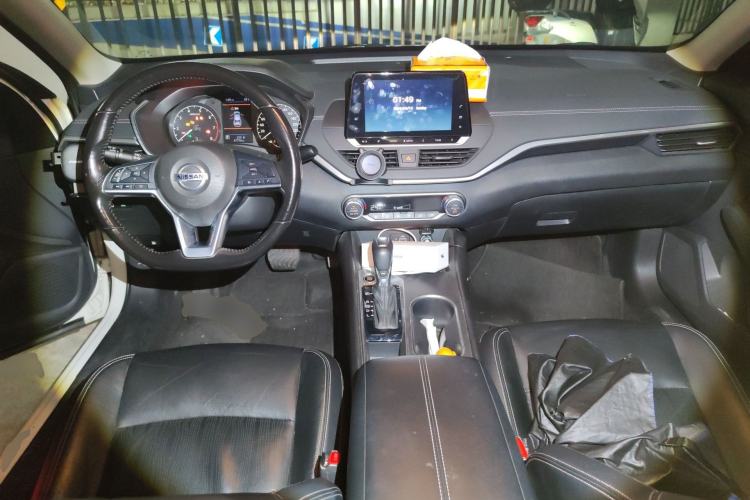 Used Nissan Teana 2020 Revised Version 2.0L XL Comfort Edition Center Console