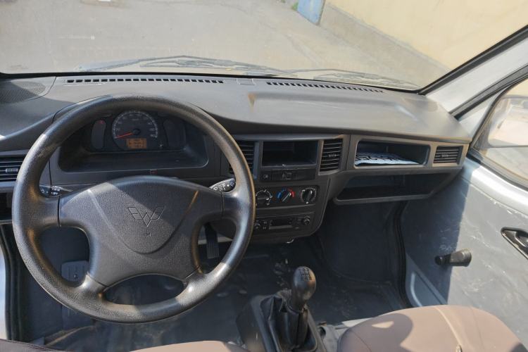 Used Wuling Zhiguang Small Truck 2020 1.2L Single Cab Center Console