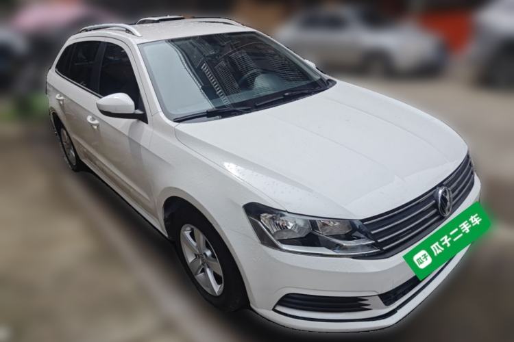 Used Volkswagen Gran Lavida 2015 1.6L Automatic Fashion Edition Front Right 45 Deg