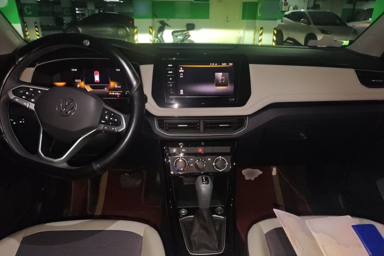 Used Volkswagen Tharu 2025 New Sharp 1.5L Ambitious Edition Center Console