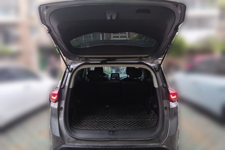 Used Chevrolet Orlando 2018 Redline 530T Automatic Zhaoxiang Edition (5+2 Seating) – China V Standard Trunk