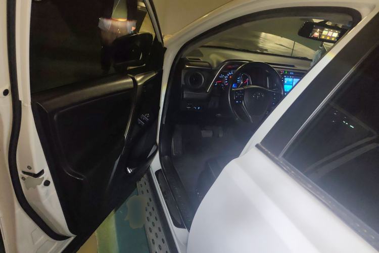 Used Toyota RAV4 2013 2.0L CVT Four-Wheel Drive New Edition