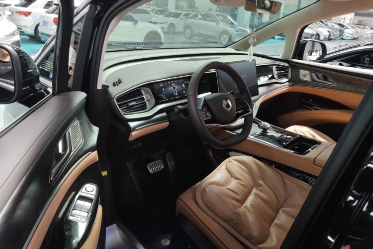 Used Denza D9 2024 DM-i 1050 Luxury Model Driver Seat