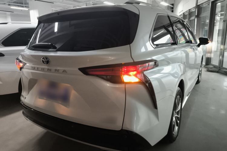 Used Toyota SIENNA 2023 2.5L Hybrid Luxury Edition Rear Right 45 Deg