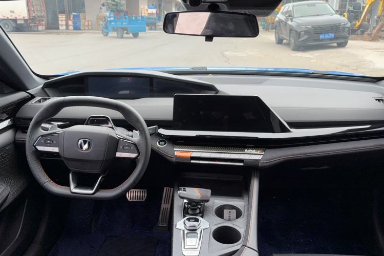 Used CHANGAN UNI-V 2022 2.0T Leading-Speed Edition Interior 3