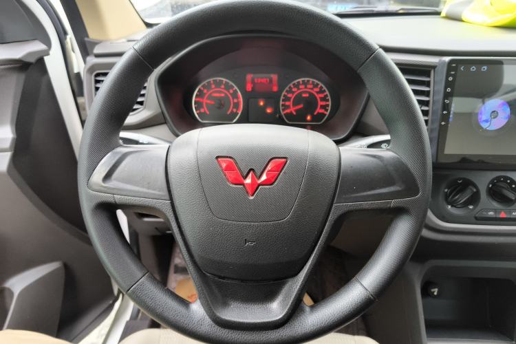 Used Wuling Hongguang V 2022 1.5L Jingqu Edition Electric-Assist LAR Steering Wheel