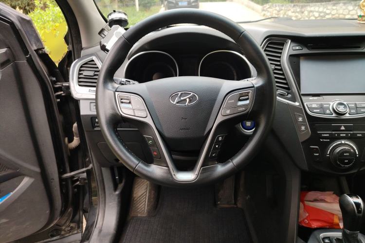 Used Hyundai Santa Fe 2015 2.0T Automatic Two-Wheel Drive Smart Version 5 Seats