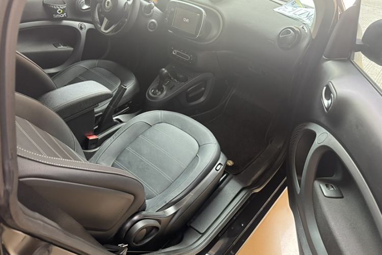Used smart fortwo 2019 0.9T 66kW Hardtop Pioneer Edition China VI
