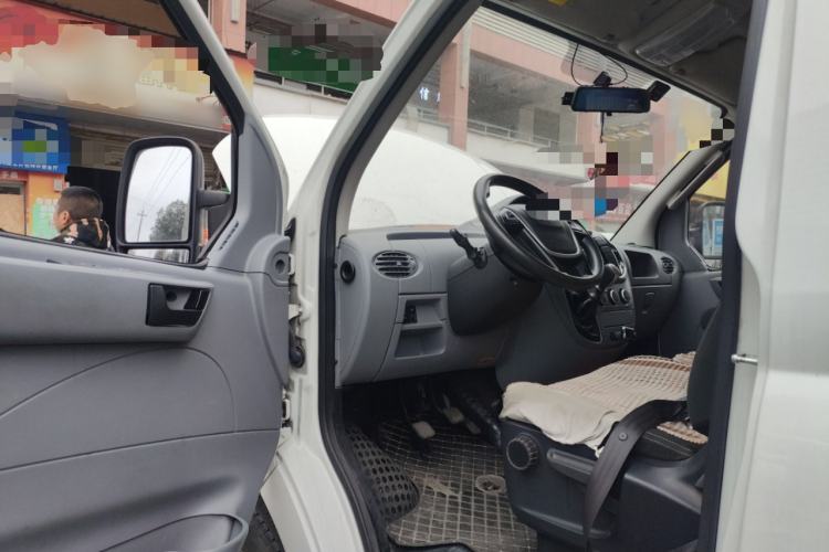 Used SAIC MAXUS Xintu V80 2021 2.0T Manual Classic Aoyuntong Short Wheelbase Mid-Roof 5/6-Seater