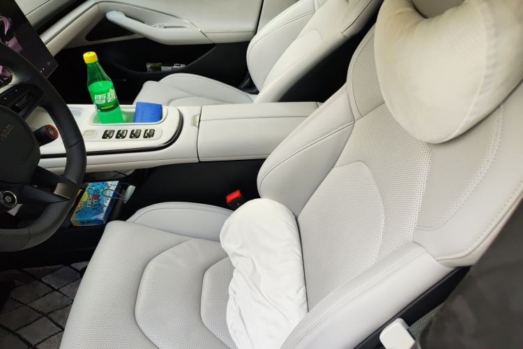 Used Xiaomi Auto SU7 2024 Four-Wheel Drive Ultra-Long Range Advanced Intelligent Driving Max Edition
