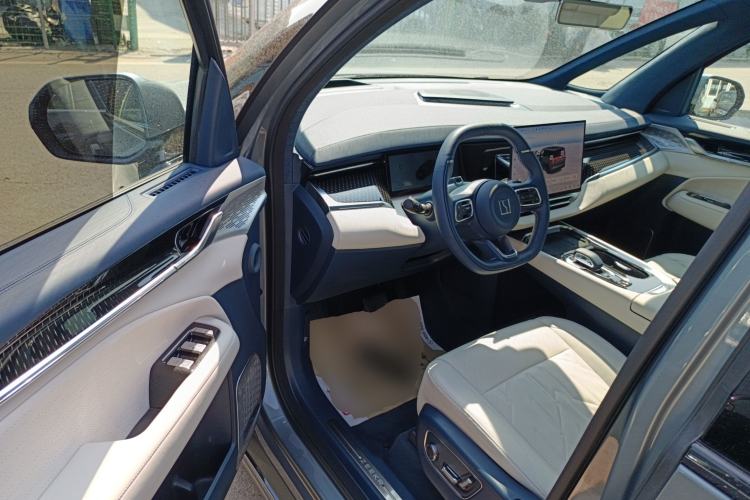 Used Zeekr 009 2024 7-Seater Walk-Through Version Four-Wheel Drive 108 kWh Driver Seat