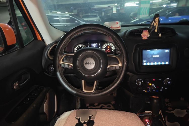 Used Jeep Renegade 2018 Connected Large Screen Version 180T Automatic Jingneng Version Steering Wheel