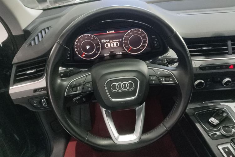 Used Audi Q7 2018 40 TFSI Comfort Model Steering Wheel