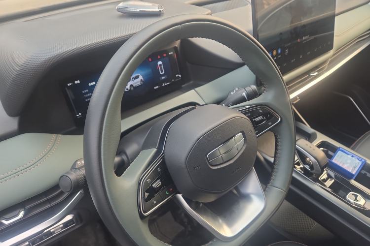 Used Geely Auto Haoyue L 2024 2.0T DCT Prestige Version
