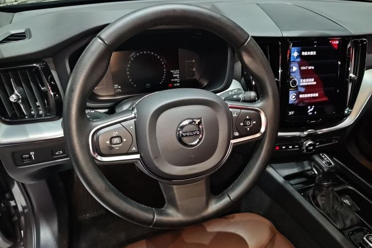 Used Volvo XC60 2021 T5 4x4 Smart Luxury Edition