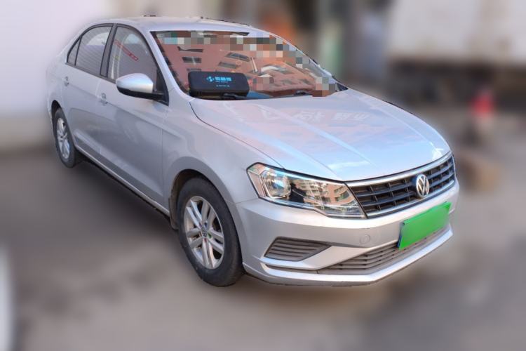 Used Volkswagen Jetta 2019 Dream Edition 1.4L Manual Fashion Version Front Right 45 Deg