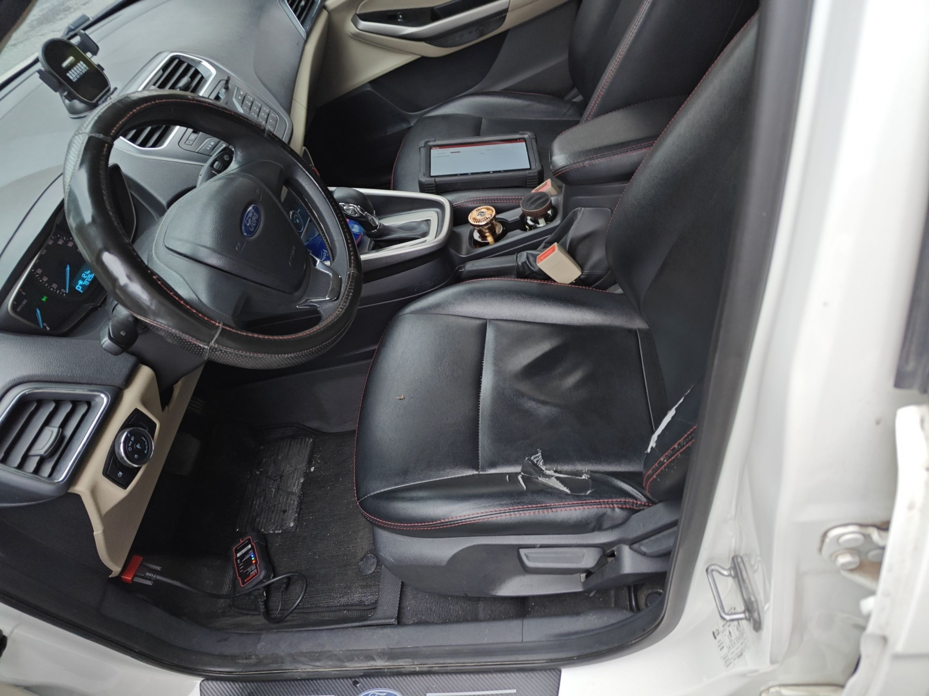 Переднее сиденье в автомобиле