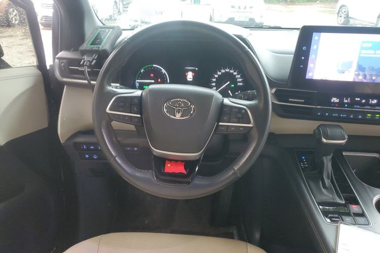 Used Toyota SIENNA 2021 2.5L Hybrid Premium Edition Steering Wheel