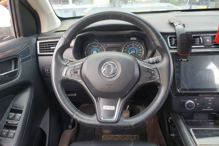 Used Dongfeng Fengon 580 2016 1.5T Manual Luxury Edition