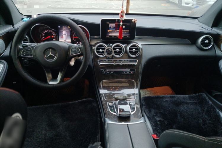 Used Mercedes-Benz GLC 2018 GLC 260 4MATIC Luxury Model Center Console