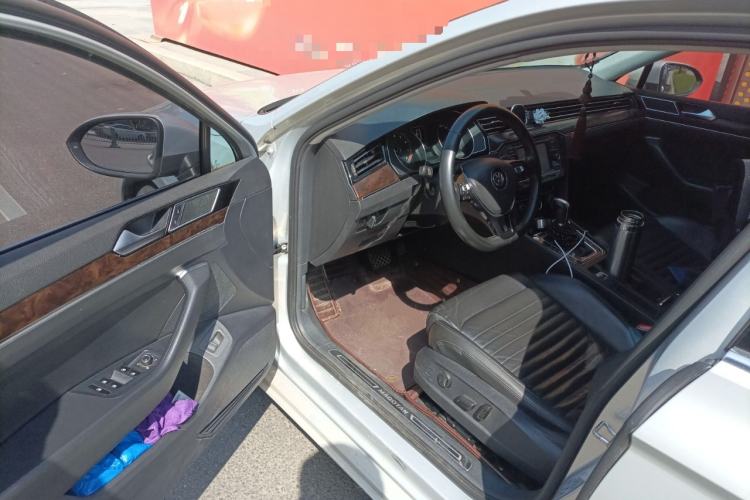 Used Volkswagen Magotan 2019 330TSI DSG Leading Model China VI Standard Driver Seat