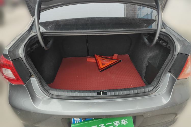 Used Volkswagen Bora 2012 1.6L Automatic Comfort Edition Trunk