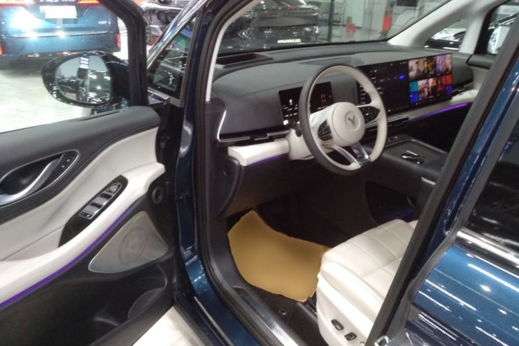 Used VOYAH Dream 2025 PHEV Four-Wheel-Drive Flagship Kunpeng Edition
