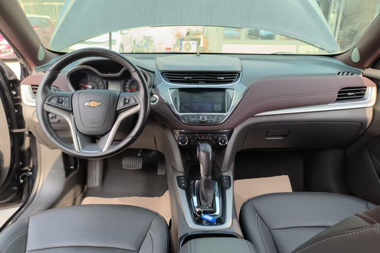 Used Chevrolet Malibu 2018 530T Automatic Luxury Edition Center Console