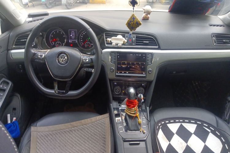 Used Volkswagen Lamando 2018 280TSI DSG Comfort Edition Center Console