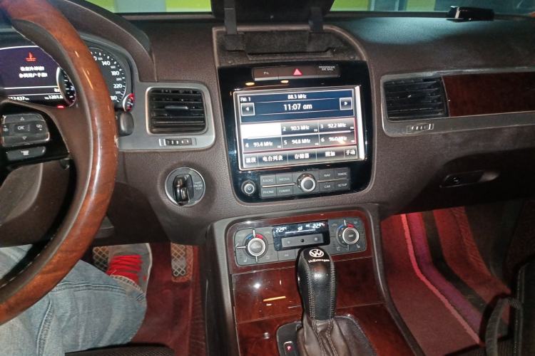 Used Volkswagen Touareg 2015 3.0 TDI Diesel Comfort Model Audio And AC Panel