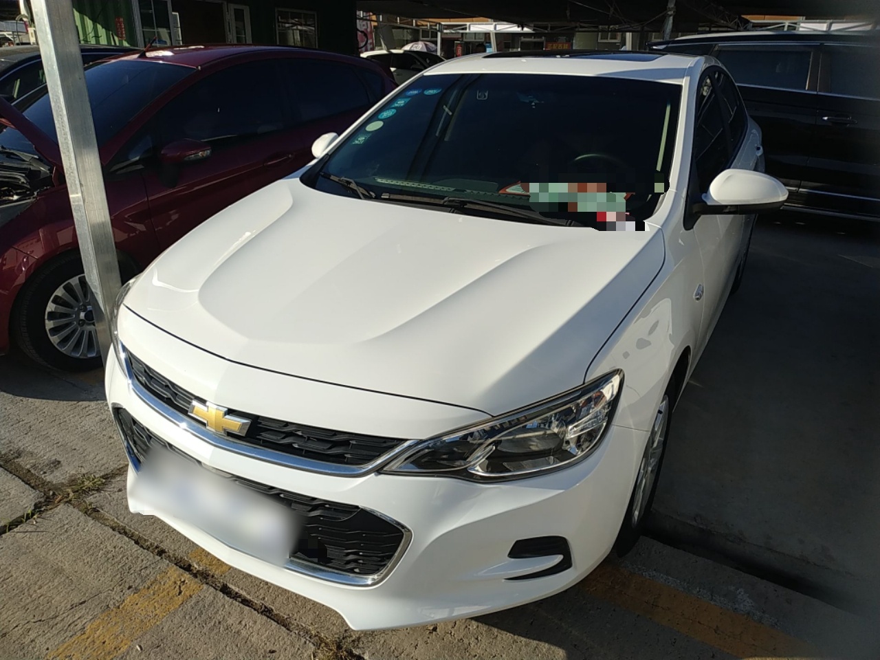 Под передней частью автомобиля