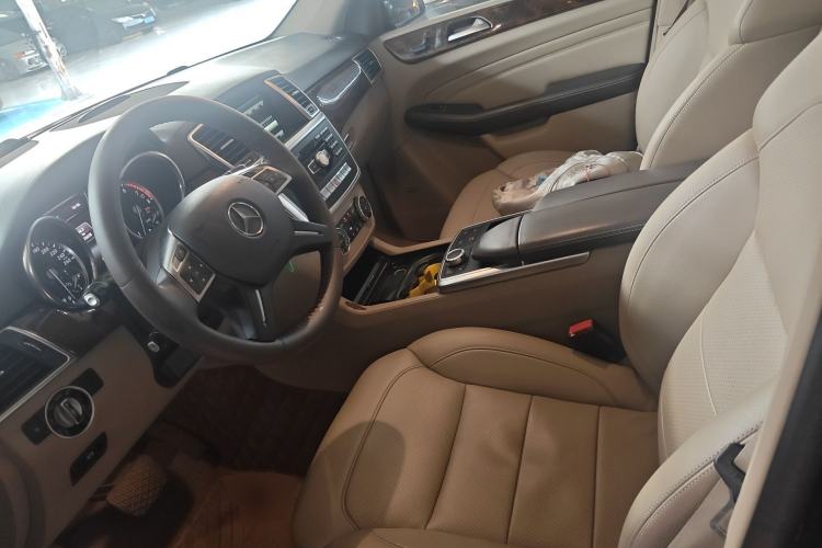 Used Mercedes-Benz M-Class 2015 ML 400 4MATIC Dynamic Model Left Front Seat