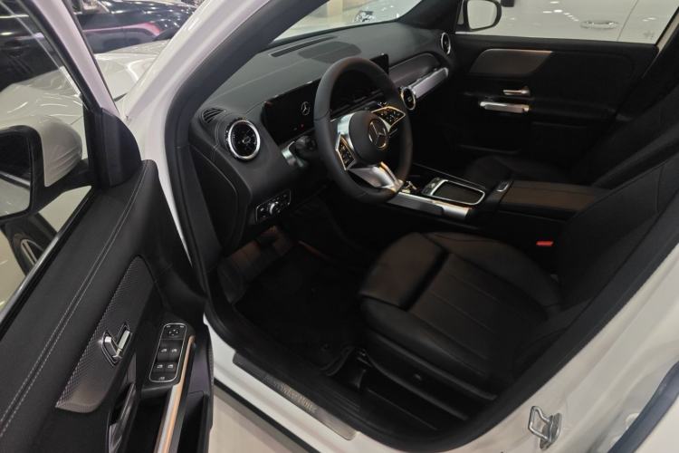 Used Mercedes-Benz GLB 2024 GLB 200 Dynamic Edition Driver Seat