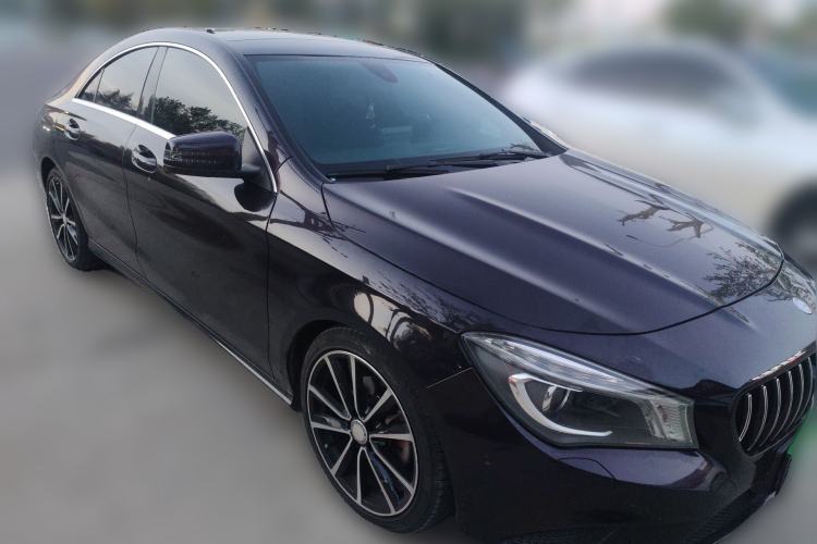 Used Mercedes-Benz GLA 2015 GLA 200 Front Right 45 Deg