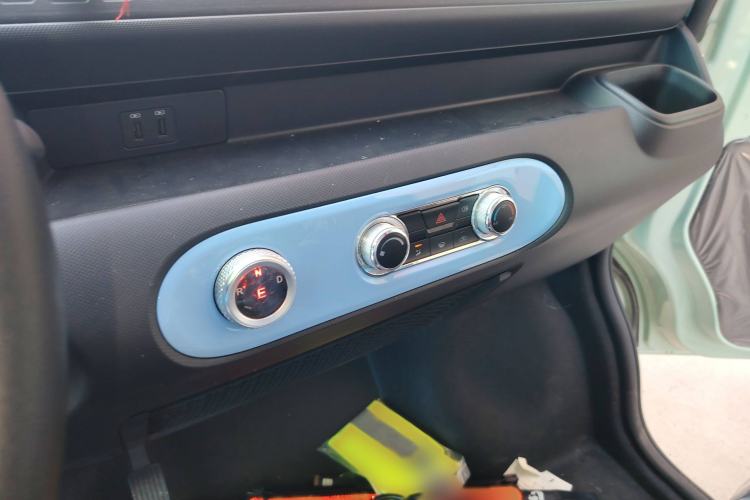 Used REACH MINI Truck 2023 140km Long Wheelbase Van Ambition Version
