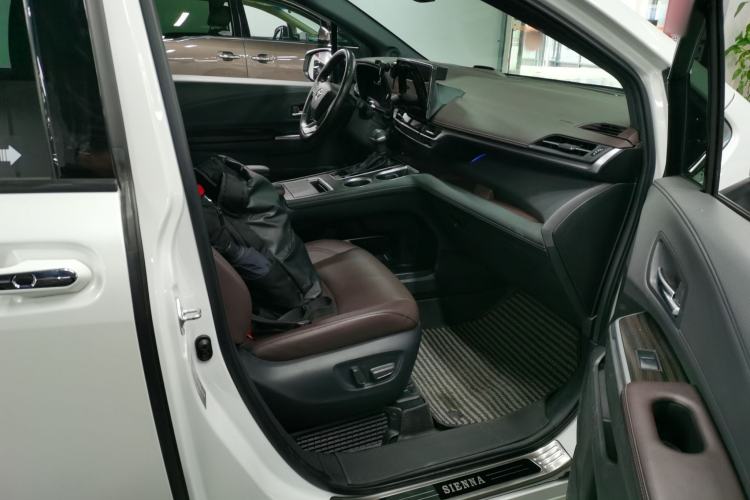 Used Toyota SIENNA 2021 2.5L Hybrid Platinum Edition
