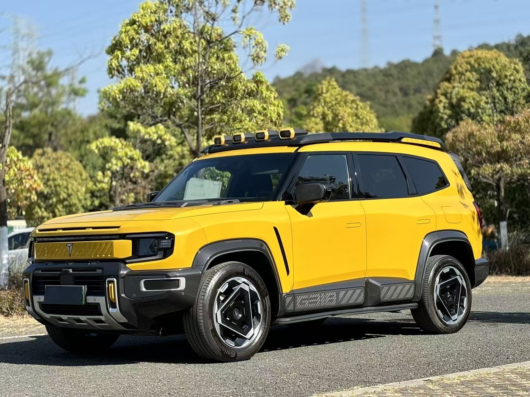 تحت مقدمة السيارة