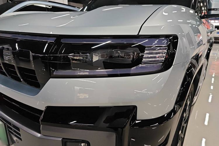 Used Formula Leopard Leopard 8 2025 Smart & Bold Luxury Version 7 Seats