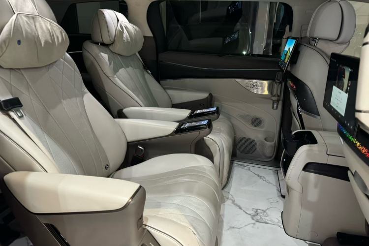 Used Denza D9 2022 DM-i 970 Four-Wheel Drive Flagship Model
