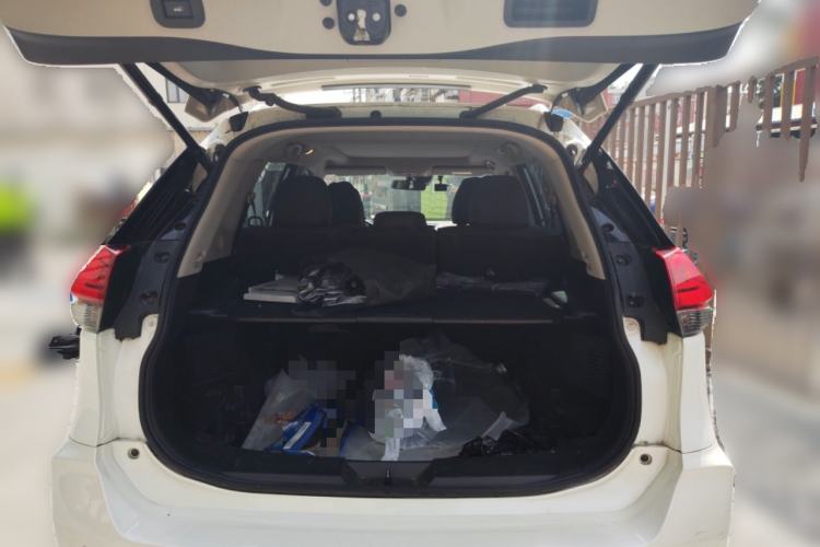 Used Nissan X-Trail 2017 2.5L CVT Luxury Edition 4WD Trunk